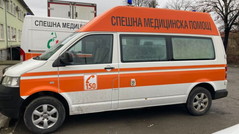 Близки на починал нападнаха медици и потрошиха линейка в Павликени